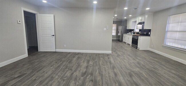 Foto del edificio - 230 W Louisiana Ave