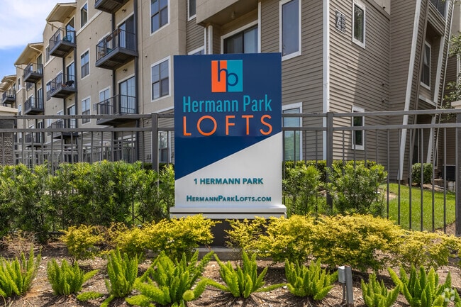 Señalización en la entrada - Hermann Park Lofts