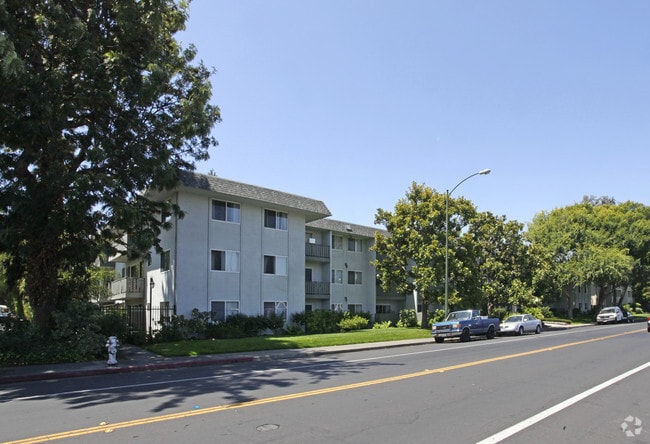 Building Photo - The Camille Apartments