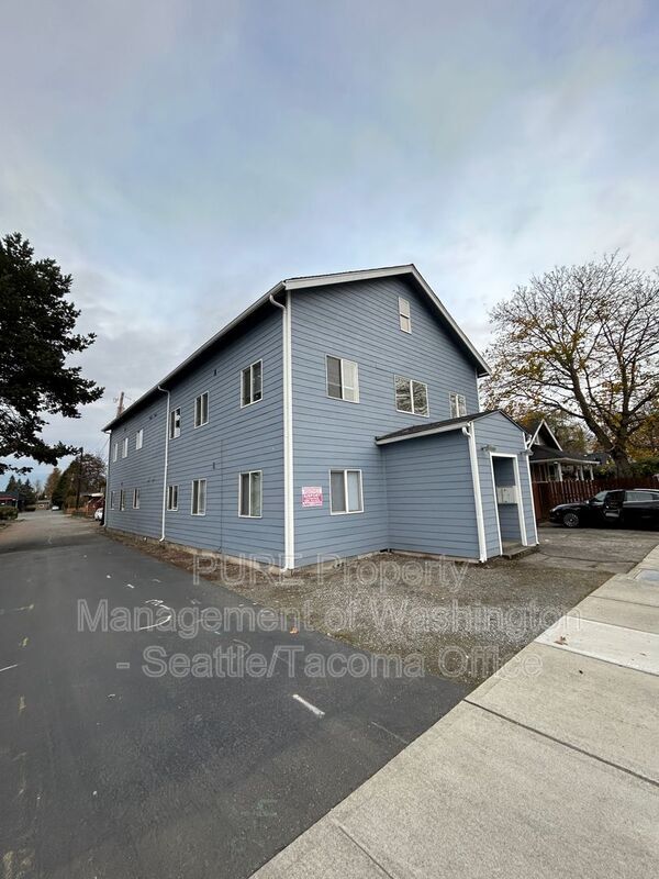 111 10th St SE Unit 1, Auburn, WA 98002 Condo for Rent in Auburn, WA