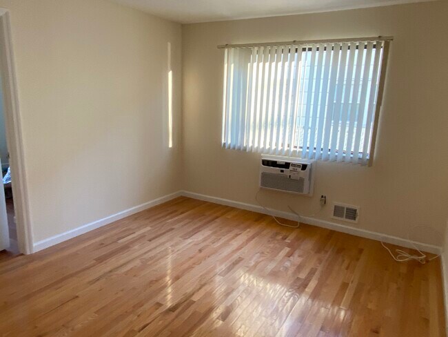 Building Photo - 77 Notre Dame Ave