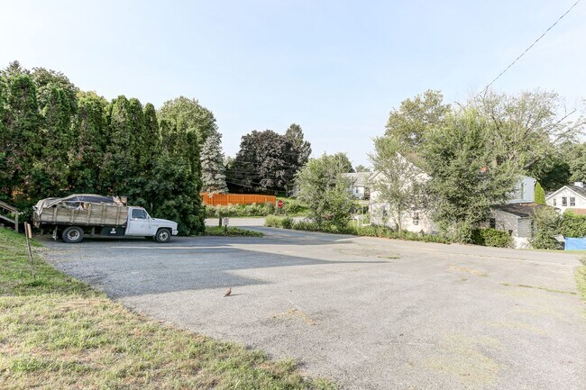 Building Photo - 175 S Enola Dr