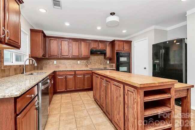 Building Photo - 15611 Normans Landing Dr