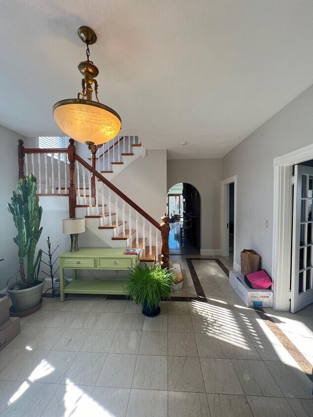 Foto principal - 122 Brooks Street, Medford, MA 02155 - 6 B...