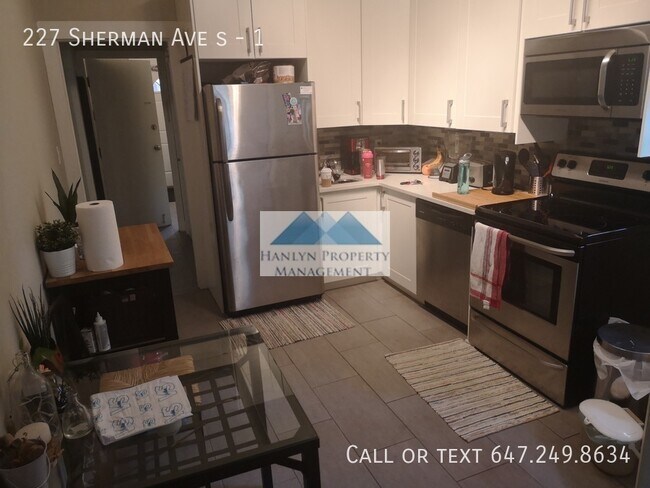 Building Photo - Spacious 1 Bedroom Main Floor