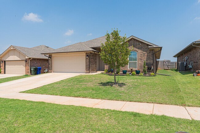 Foto del edificio - COOMING SOON! Beautiful 3BR Home with Open Floor Plan & Outdoor Fireplace
