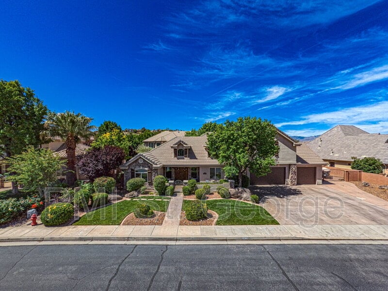 Foto principal - 2478 E Springs Dr