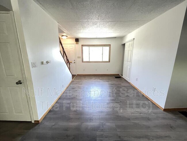 Building Photo - 229 E Meyers St