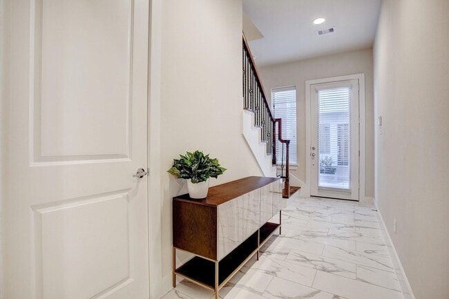 Building Photo - 2926 Alice St