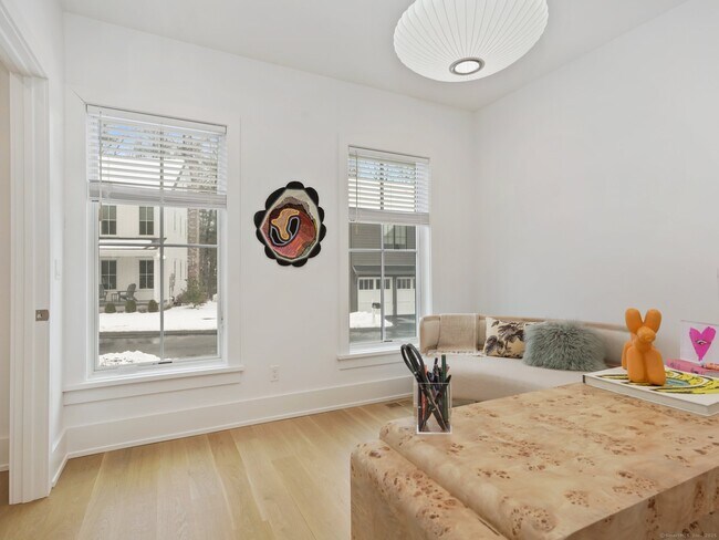 Foto del edificio - 12 White Barns Ln