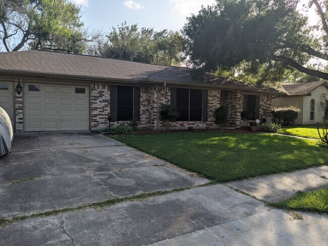 Building Photo - 1804 Plantation Rd