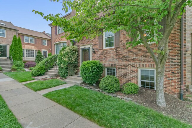 Foto del edificio - 2883 Sutton Oaks Ln