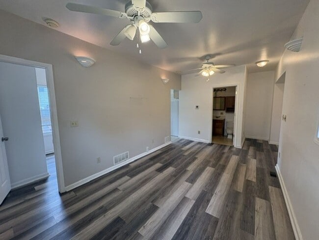 Building Photo - 631 Viewpoint Ave