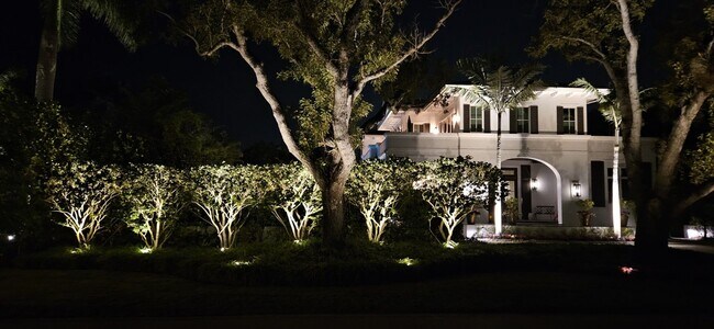 Foto del edificio - LOOKING FOR LUXURY LIVING WHILE BUILDING YOUR DREAM HOME OR SIMIPLY A SUMMER VACATION? 5 BEDROOM ...