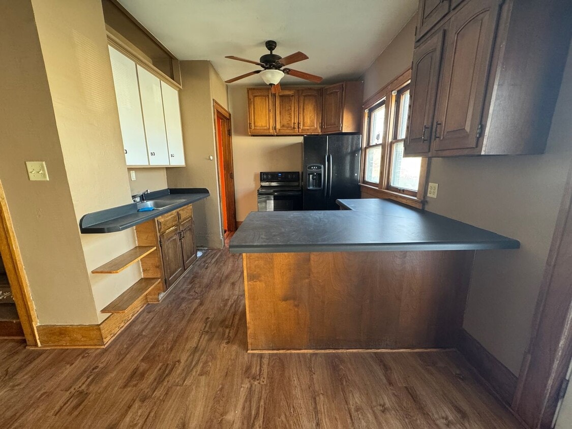 Primary Photo - Huge 4 bedroom House with large garage