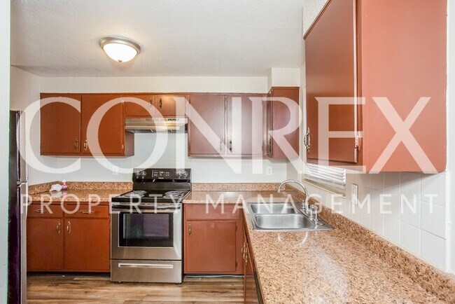 Foto del edificio - Beautiful 3 Bedroom with Attached Garage!