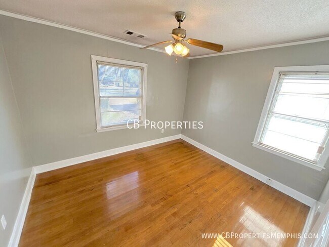 Building Photo - 1323 Victor Dr