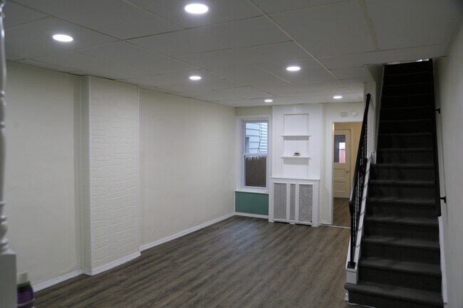 Building Photo - 424 N Jordan St