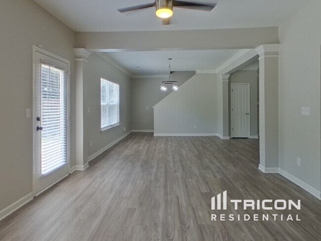 Building Photo - 10629 Mountain Springs Dr