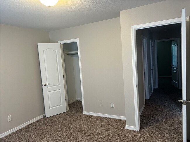 Foto del edificio - 2156 Kristy Ln