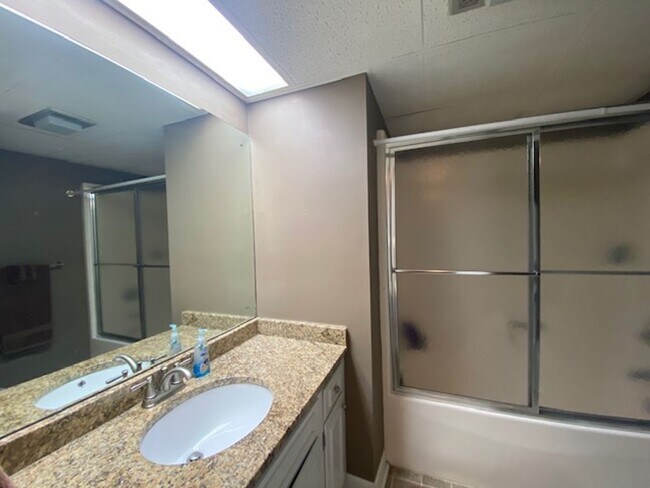 Foto del edificio - Condo Life!!!