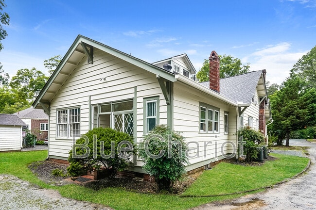 Foto del edificio - 2607 Chapel Hill Rd