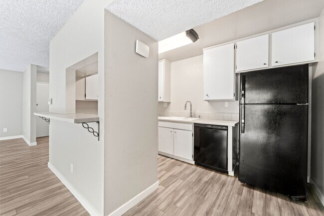 Building Photo - 6811 Alvarado Rd