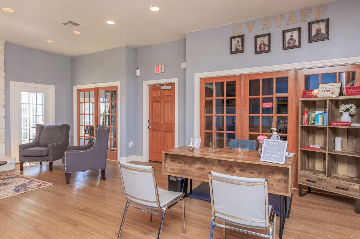 Crescent Village Apartments in Elgin, TX