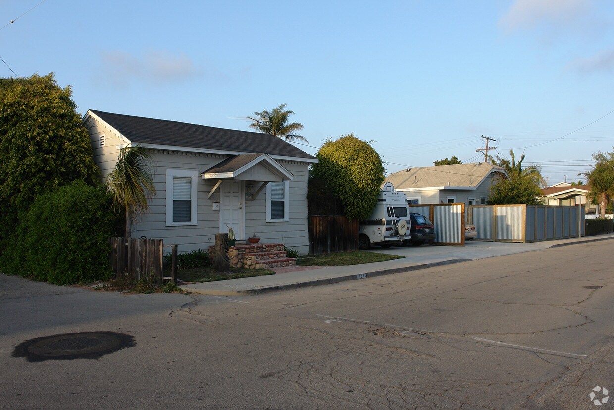 Building Photo - 137 S Santa Rosa St
