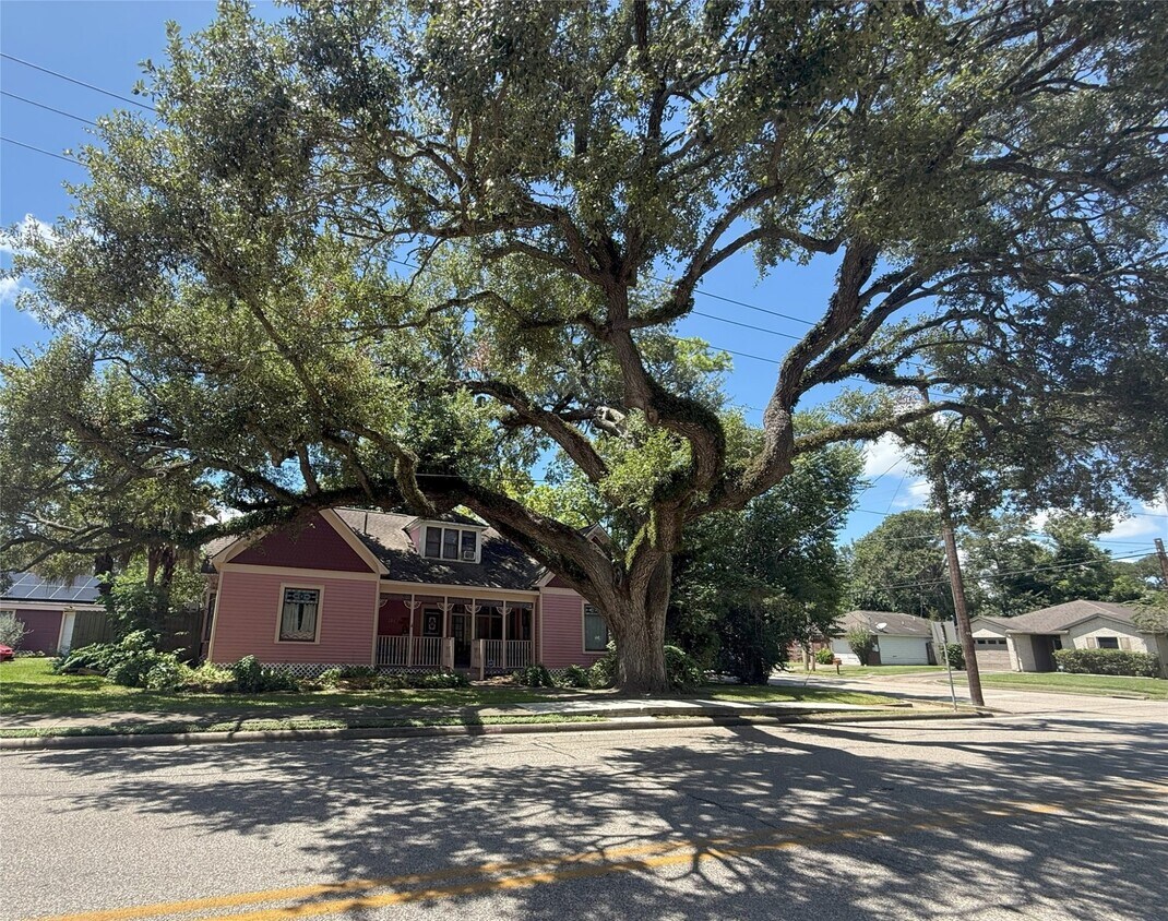 Foto principal - 104 S Johnson St