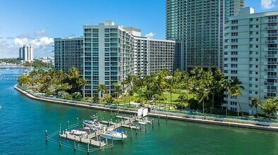 Building Photo - 1500 Bay Dr E