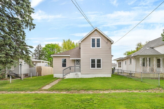 Building Photo - 622 E Joliet St