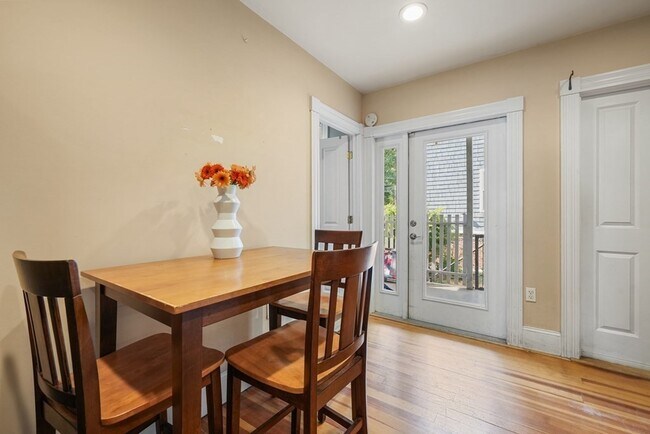 Foto del edificio - 636 E 8th St