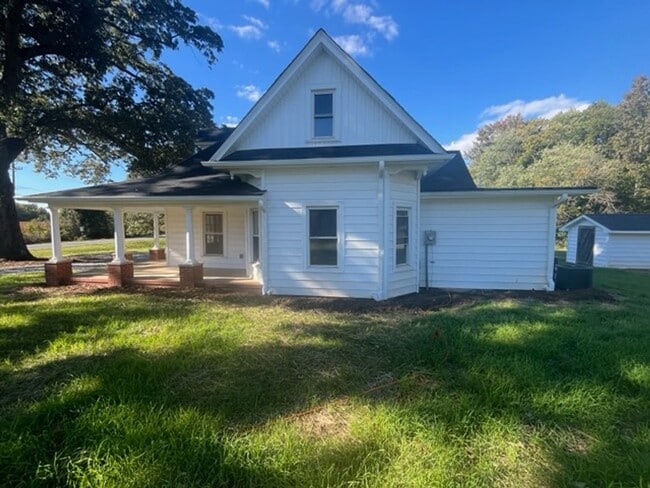 Foto del edificio - Modern Farmhouse for Rent in Browns Summit NC