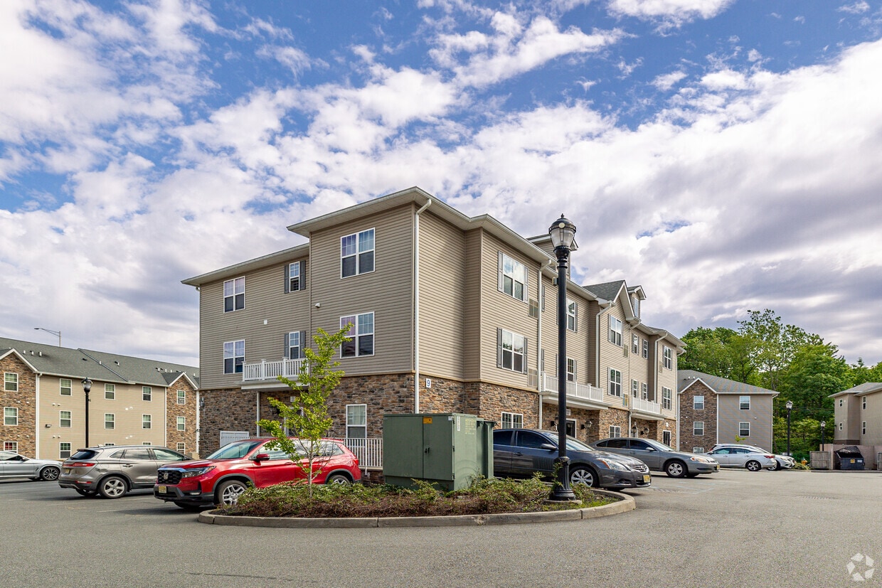 Primary Photo - Riverside Arms Apartments