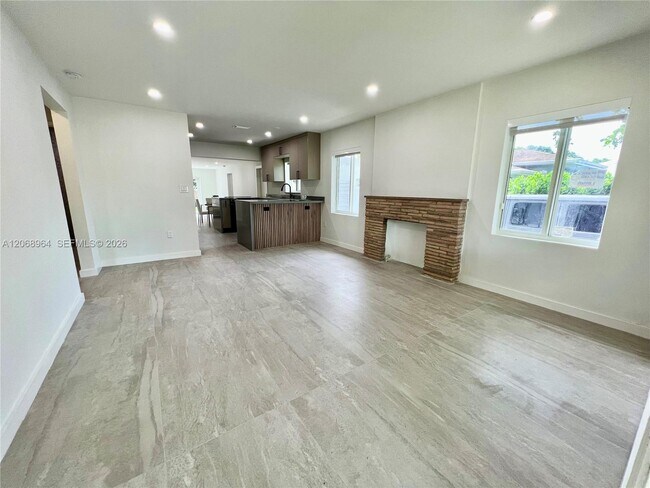 Foto del edificio - 850 NE 127th St