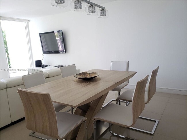 Foto del edificio - 1717 N Bayshore Dr