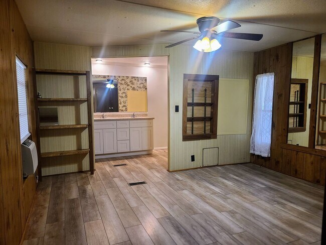 Building Photo - Great 2/2 Mobile Home in Westlake!