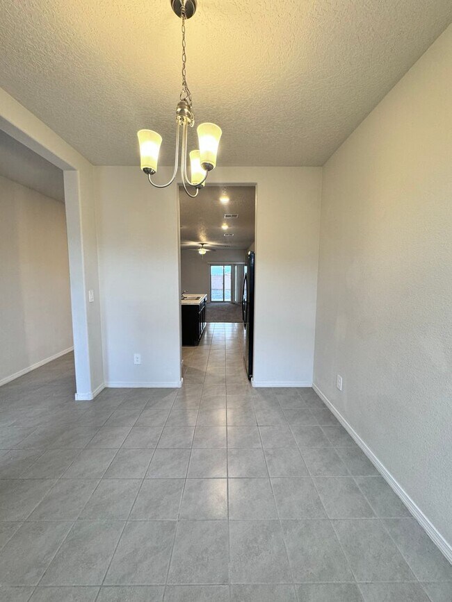 Foto del edificio - Move in Special! 1/2 off security deposit! 3 bed 2 bath energy efficient