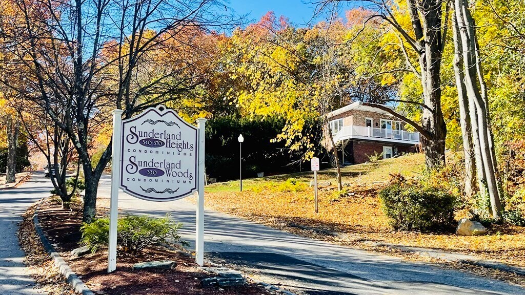 340 Sunderland Rd Unit 17, Worcester, MA 01604 Room for Rent in