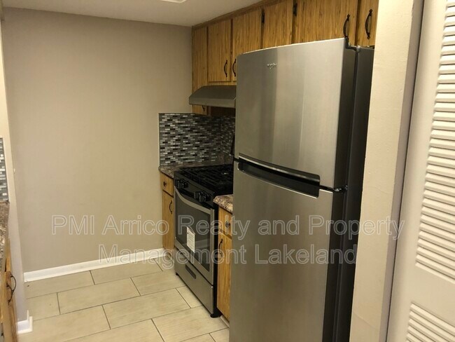 Building Photo - 811 Orchid Springs Dr