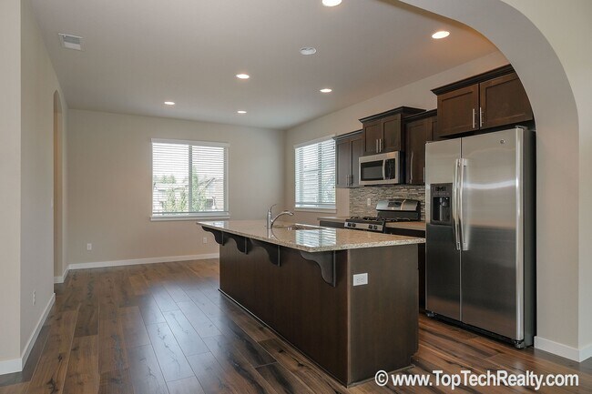 Foto del edificio - Outstanding 3BD + Den/Office Home at 45 Ce...