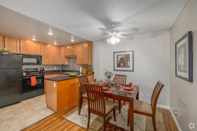 2BR, 2BA - 969SF - Dining Room - The Villas at Camino Bernardo