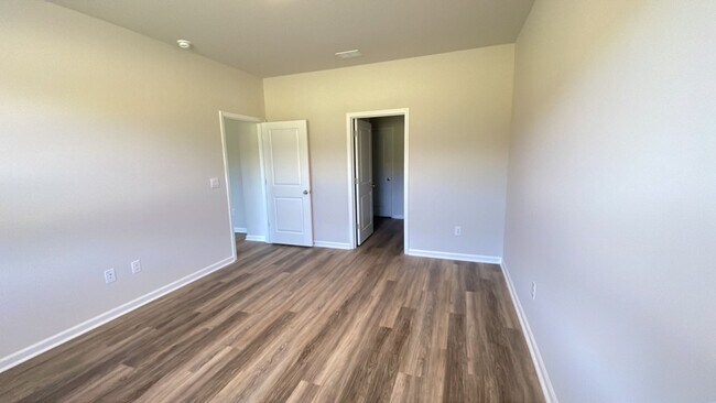 Foto del edificio - SPECIAL!  1/2 OFF 2ND MONTH RENT; 4 bedroom house in Market Commons