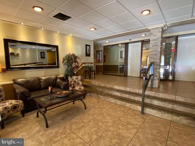 Building Photo - 27307 Valley Run Dr