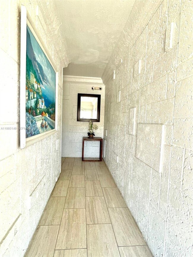 Foto del edificio - 1815 N Surf Rd