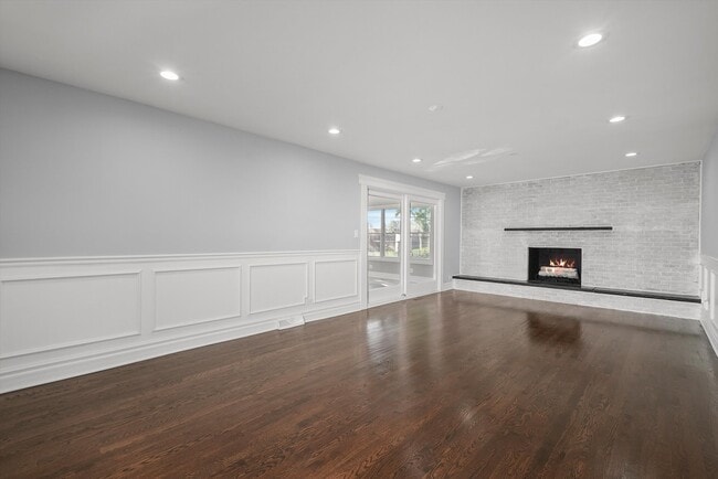 Building Photo - 855 S Harvard Dr