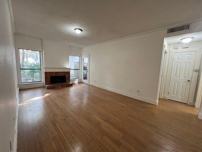 Foto del edificio - 10049 Westpark Dr