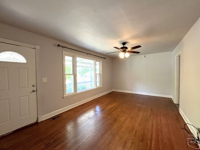 Building Photo - Immaculate 3 Bedroom Home in Donelson!