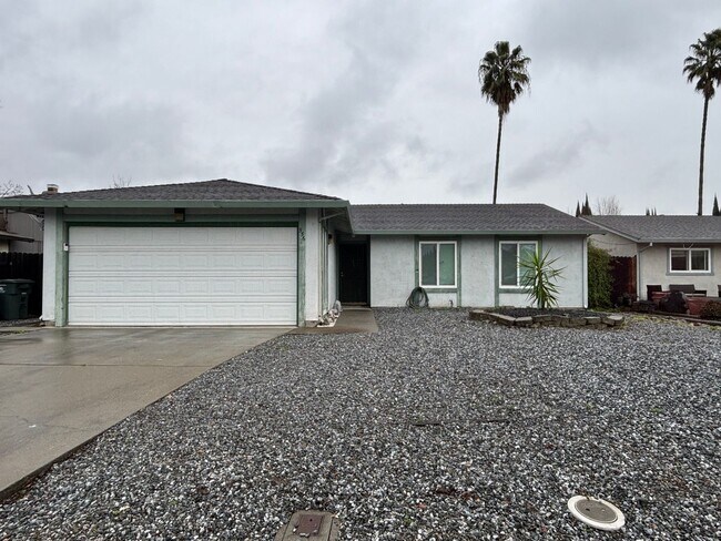 Foto del edificio - Modern Comfort Meets Style – Remodeled 4BD/2BA Vacaville Home